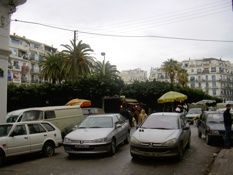 photos/2004 Alger/0339 Square Nelson vu de la rue Eugene Robe.jpg